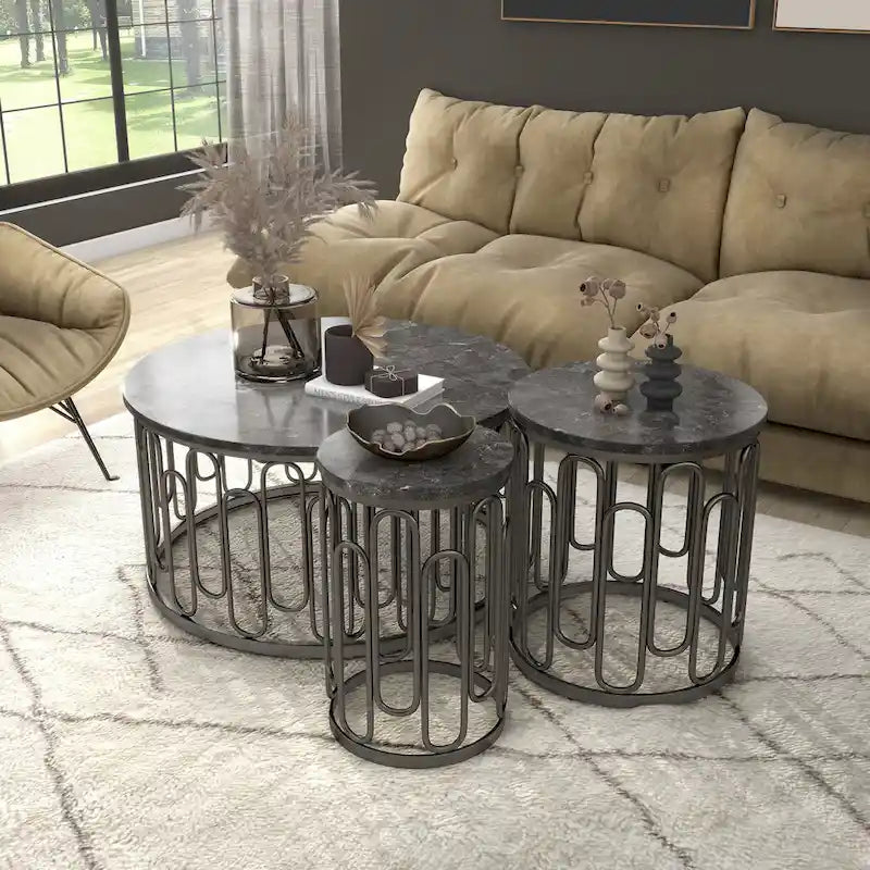 Set Moderno di 3 Tavolini Rotondi con Piano in Marmo e Base Decorativa in Metallo