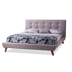 Letto king size con piattaforma imbottito in tessuto beige con testiera trapuntata e gambe tornite, in stile Mid-Century