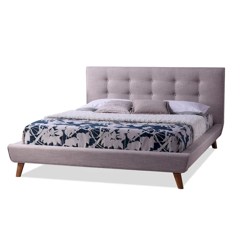 Letto king size con piattaforma imbottito in tessuto beige con testiera trapuntata e gambe tornite, in stile Mid-Century
