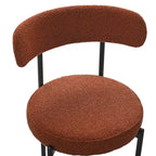 Set di 2 sedie da pranzo moderne rotonde imbottite in Boucle, schienale curvo e gambe in metallo nero verniciato a spruzzo