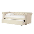 Divano letto Chesterfield in velluto trapuntato con braccioli a voluta, dettagli a bottone e gambe in legno massello