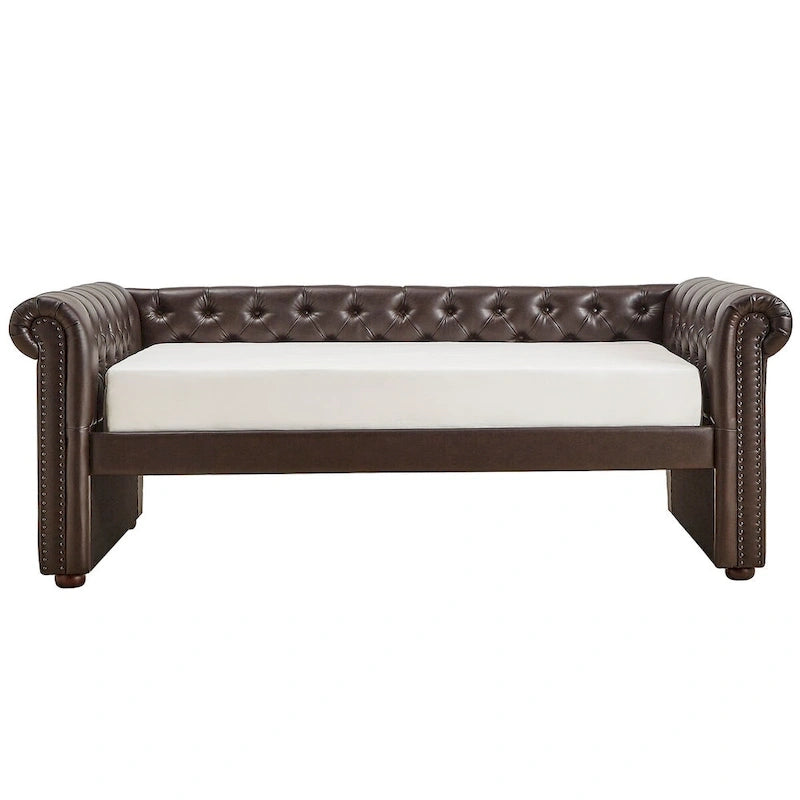 Divano letto Chesterfield in velluto trapuntato con braccioli a voluta, dettagli a bottone e gambe in legno massello