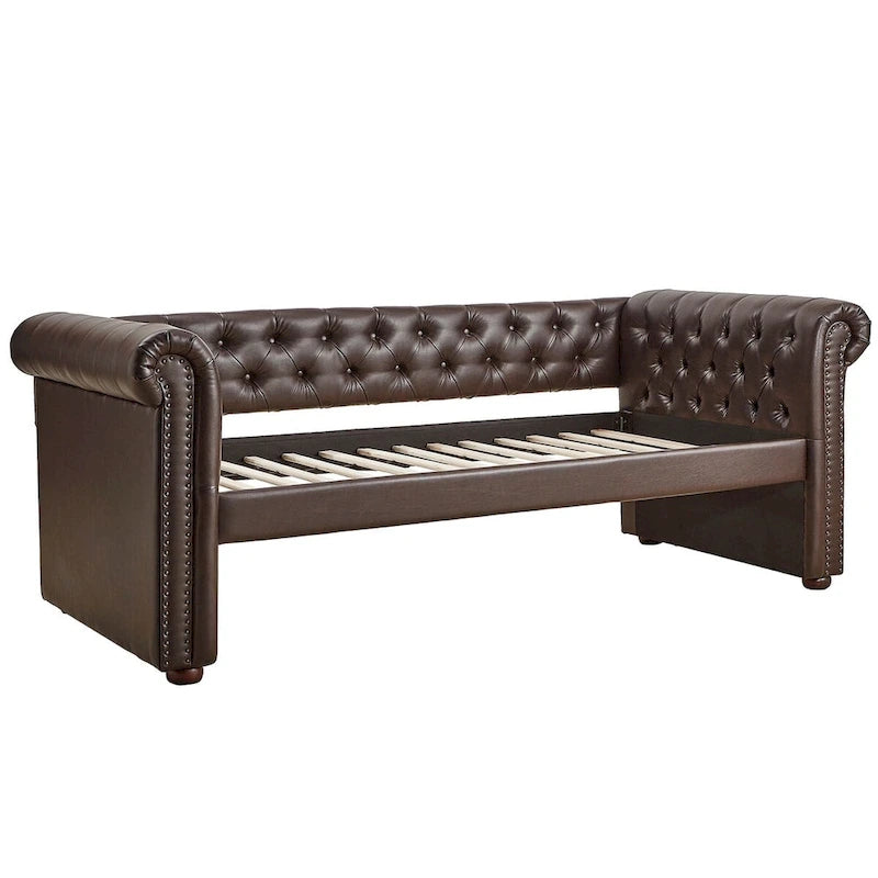 Divano letto Chesterfield in velluto trapuntato con braccioli a voluta, dettagli a bottone e gambe in legno massello