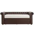 Divano letto Chesterfield in velluto trapuntato con braccioli a voluta, dettagli a bottone e gambe in legno massello