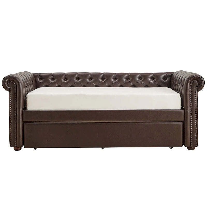 Divano letto Chesterfield in velluto trapuntato con braccioli a voluta, dettagli a bottone e gambe in legno massello