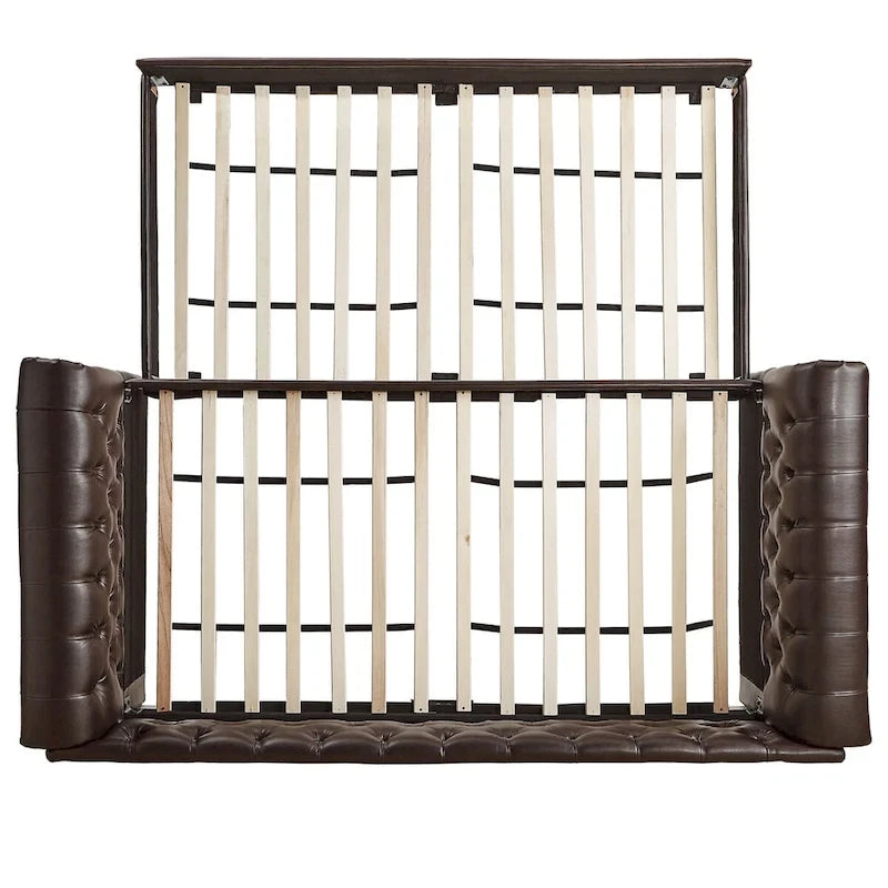 Divano letto Chesterfield in velluto trapuntato con braccioli a voluta, dettagli a bottone e gambe in legno massello