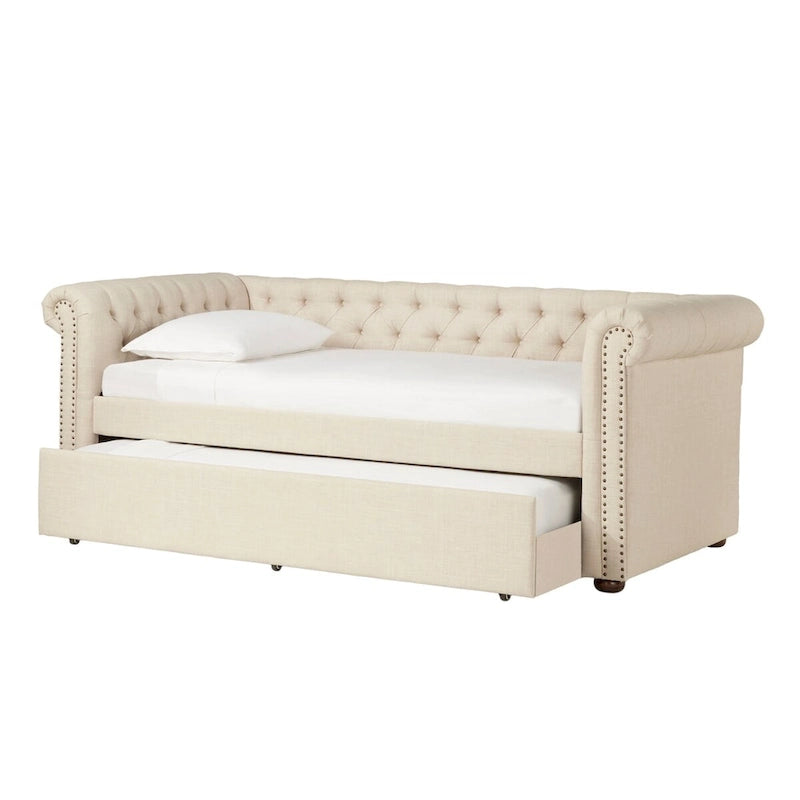 Divano letto Chesterfield in velluto trapuntato con braccioli a voluta, dettagli a bottone e gambe in legno massello