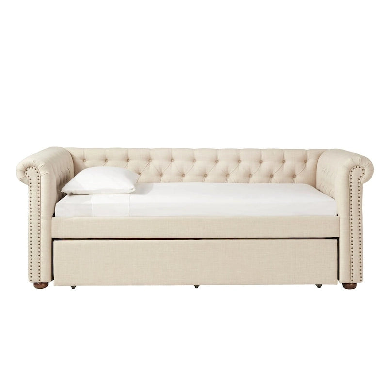 Divano letto Chesterfield in velluto trapuntato con braccioli a voluta, dettagli a bottone e gambe in legno massello