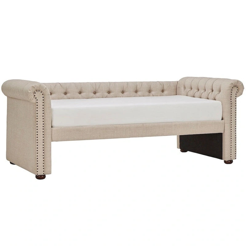 Divano letto Chesterfield in velluto trapuntato con braccioli a voluta, dettagli a bottone e gambe in legno massello